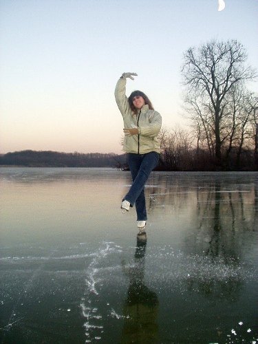 skating on pond Broumar